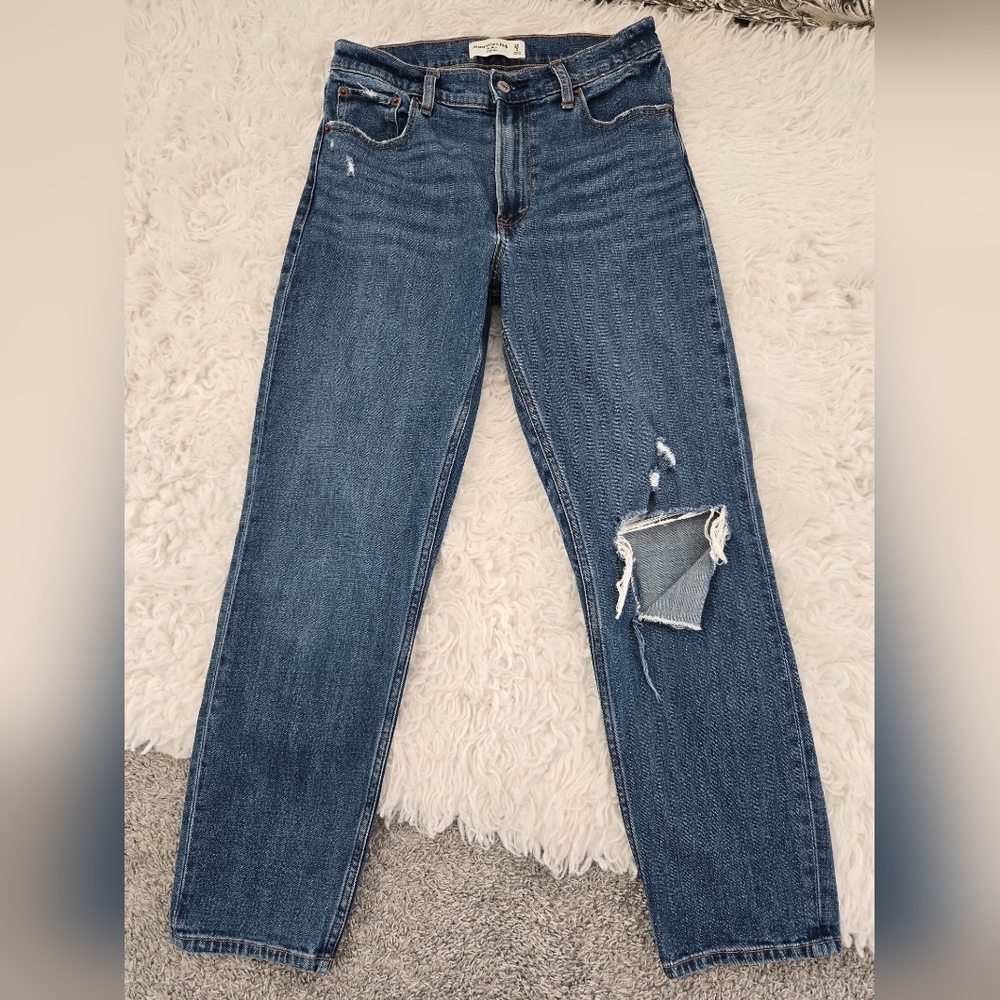 Abercrombie & Fitch The Mom High Rise. Size 26. Good preowned condition.